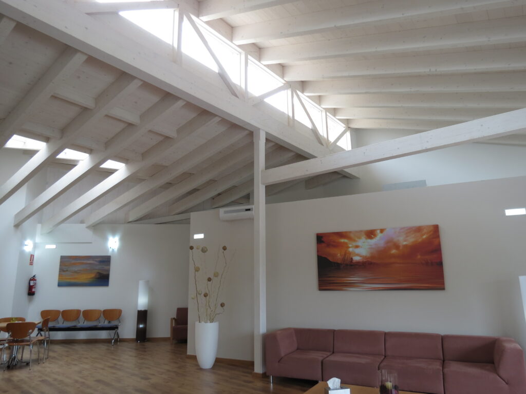 Velatorio con estructura de madera