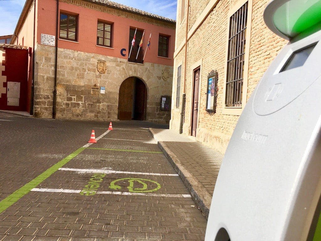 Carrión de los Condes ya tiene un punto de recarga gratuita para los coches eléctricos