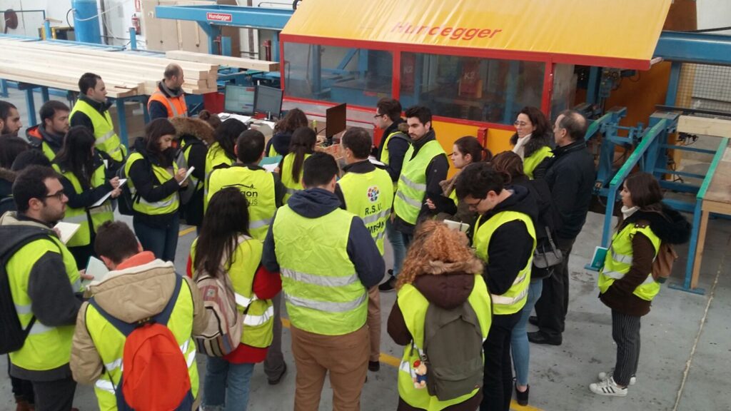 Futuros arquitectos visitan Medgón para conocer el Passivhaus